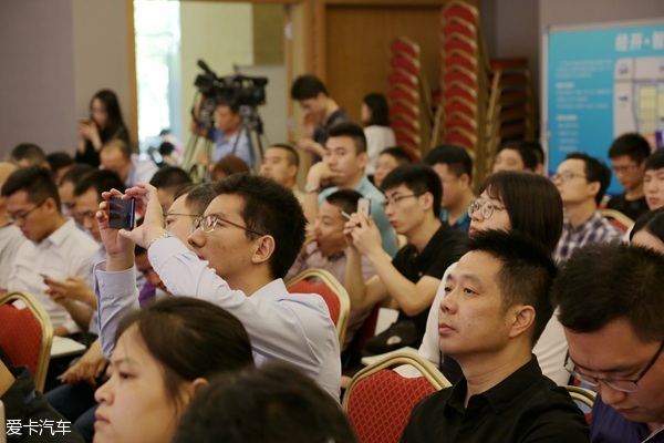第二届中国（武汉）智能汽车创新发展论坛开幕
