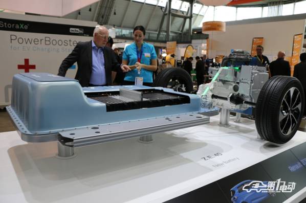 EVS30世界电动汽车大会，奔驰博世保时捷等巨头都炫出了哪些新技能？