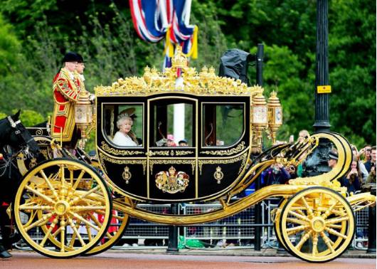 英国汽车品牌纷纷被收购，那英国皇室现在用什么车？