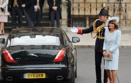 英国汽车品牌纷纷被收购，那英国皇室现在用什么车？